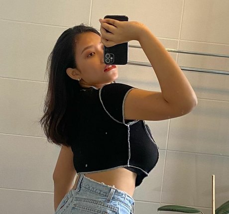 infirmière brune onlyfans belle haute qualité images