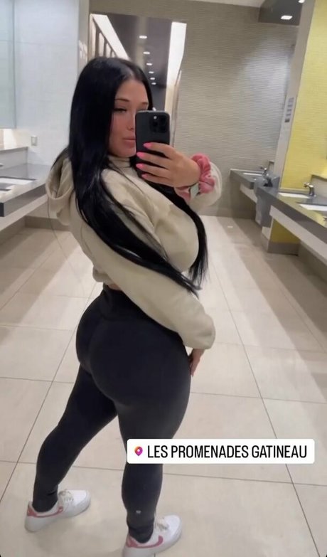 déshabillage onlyfans chaud images