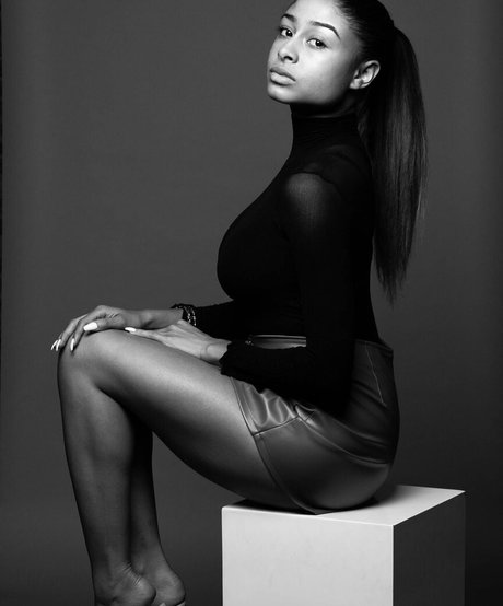 AlessiaSays art modèle image