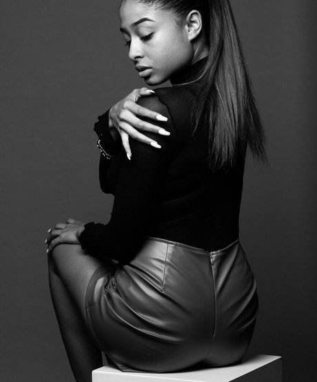 AlessiaSays modèle meilleur galerie