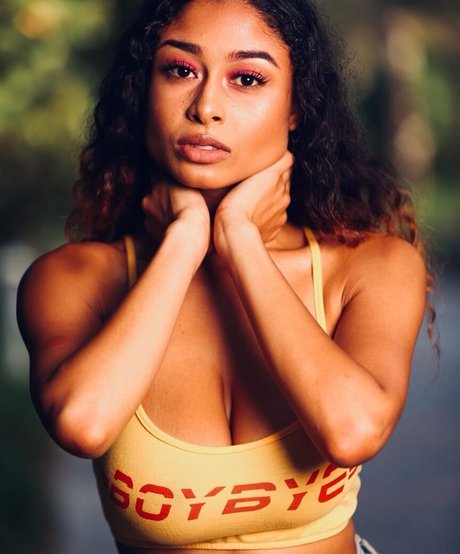 AlessiaSays star du porno en haute qualité photos