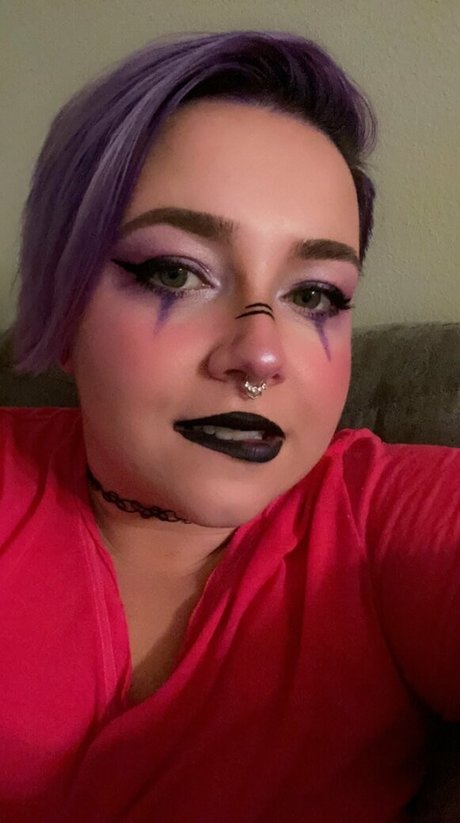 unsupervised housewife actrice nue image