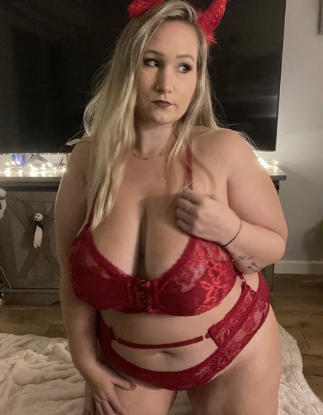 peachyinwonderland actrice adulte image