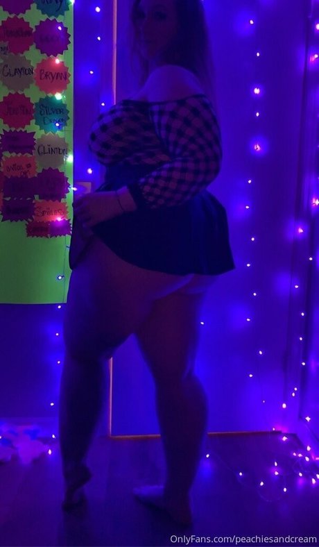 peachyinwonderland actrice de nus image