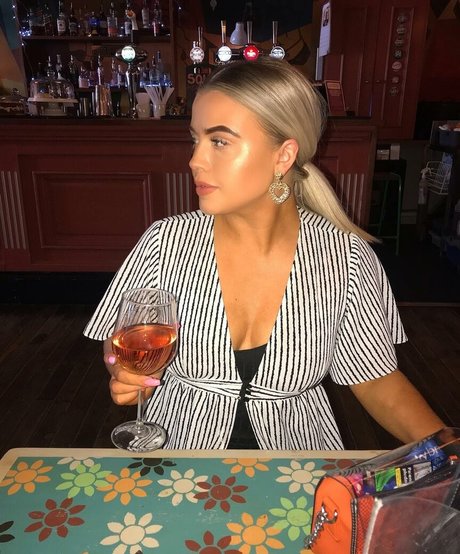 chaton courbé onlyfans sexy nue des photos