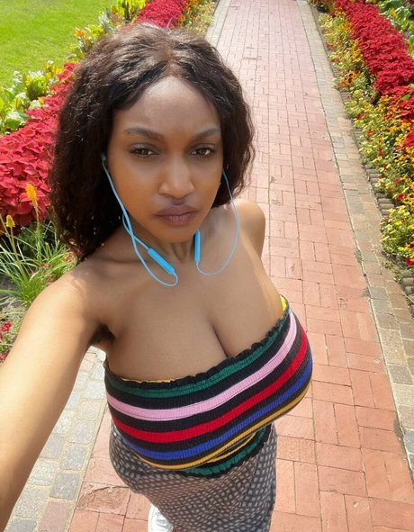 Riv Jones modèles nus image