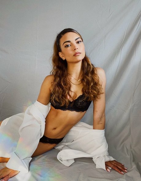 Kyra Santoro modèle adulte photo