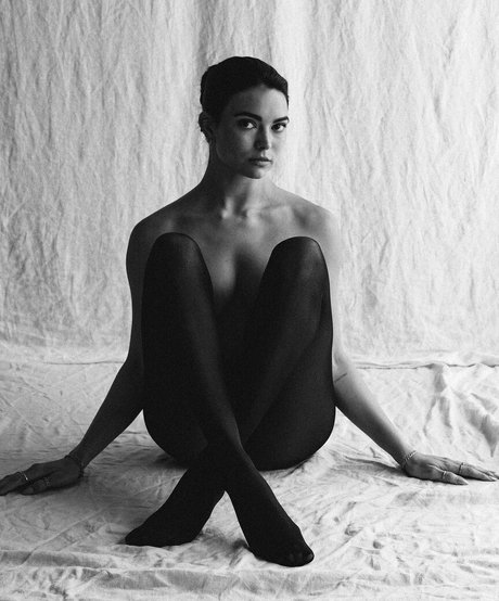 Kyra Santoro art modèle image