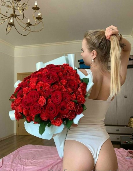 blonde au gros cul onlyfans chaud et sexy des photos