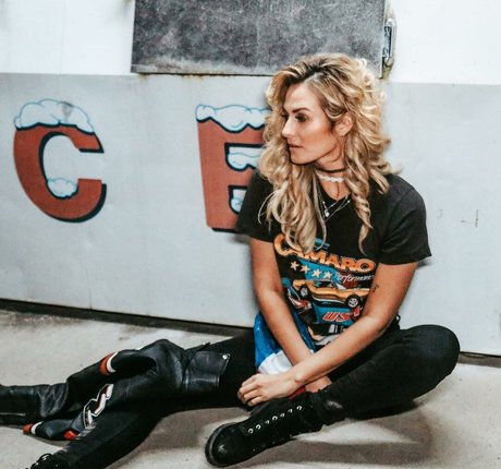 Scout Taylor Compton haut modèle img