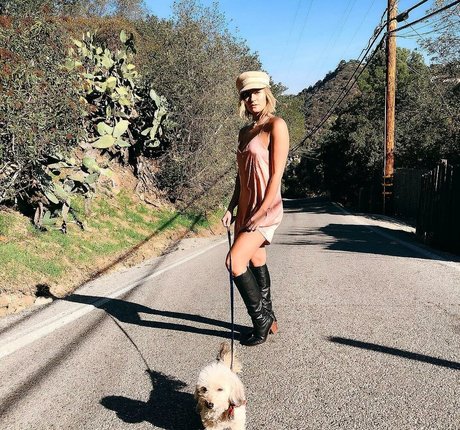 Scout Taylor Compton art star du porno galeries