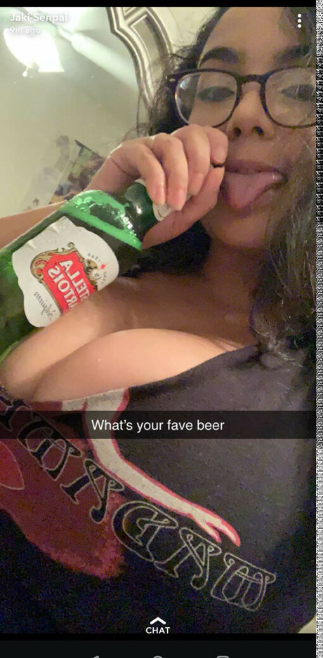 Jaki Oppai modèle érotique galeries