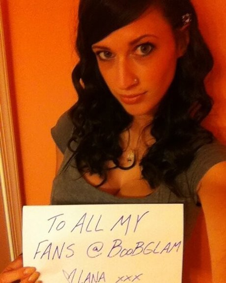 rousse aux gros seins onlyfans adulte exclusif photos