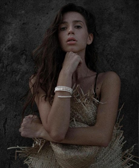 Iulia Girbu jolie actrice collection