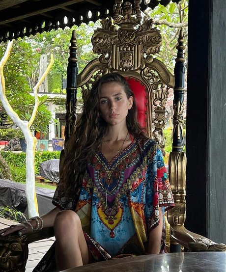 Iulia Girbu star du porno nue galeries