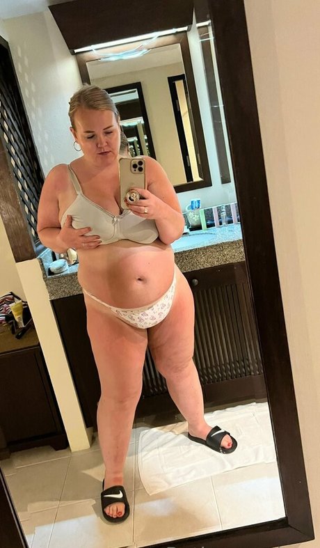 betina poulsen jolie actrice galeries