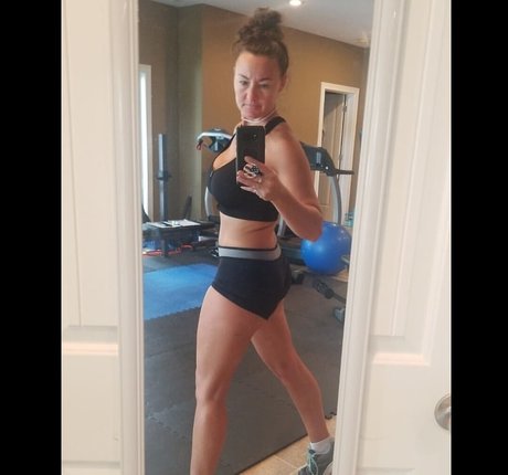 Baddie2thebone star du porno de haute qualité photos