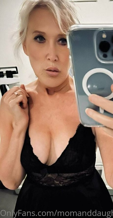 suzieandhannahfree star du porno érotique img