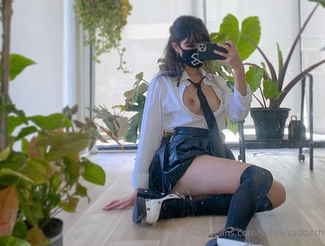 subtlesadbitch modèle chaud archive