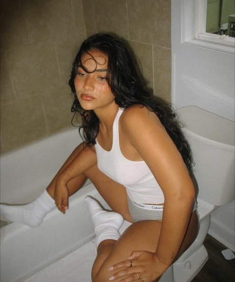 Sienna Mae Gomez art de star du porno galeries