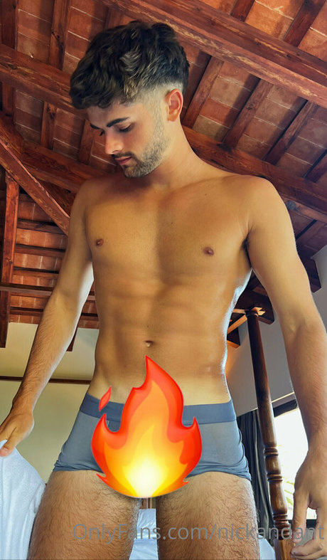 chaton courbé onlyfans magnifique parfait des photos