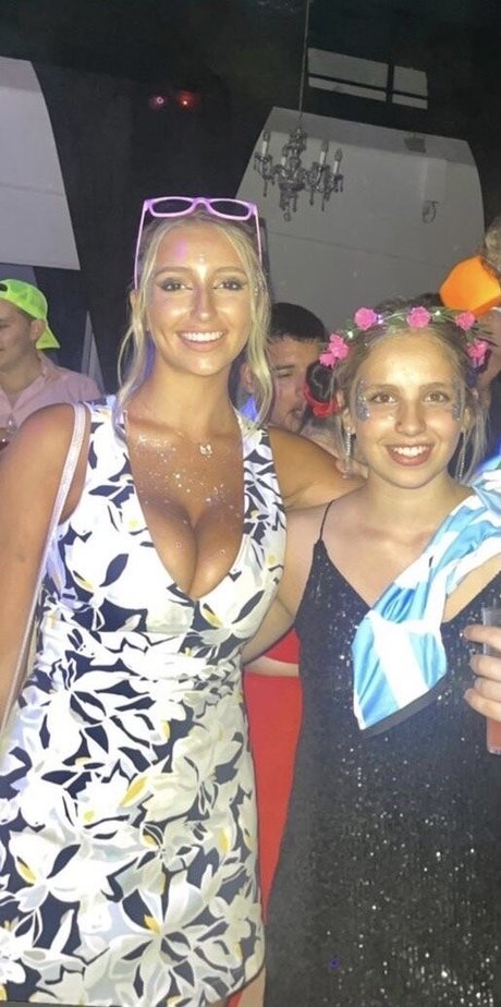 BustyAna star du porno chaude img