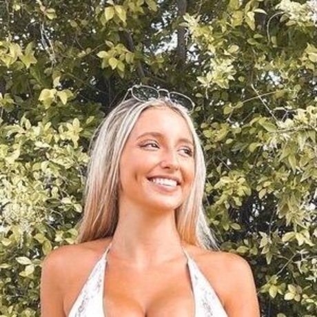 BustyAna étoile sexy galerie