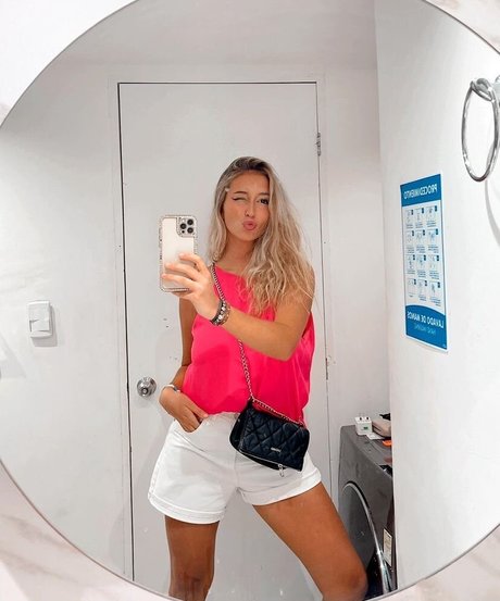 BustyAna actrice de grande qualité photo