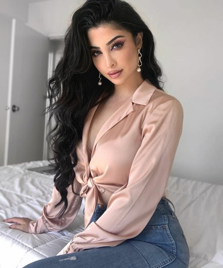 milf aux cheveux noirs onlyfans pornographique chaud archive