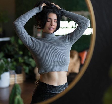 Elwa Saleh star du porno belle galeries