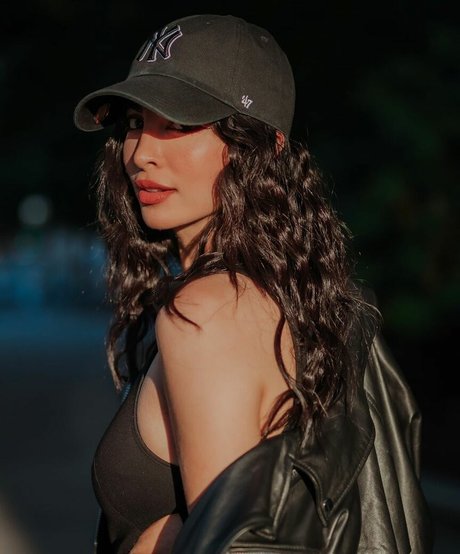 Elwa Saleh star du porno galeries