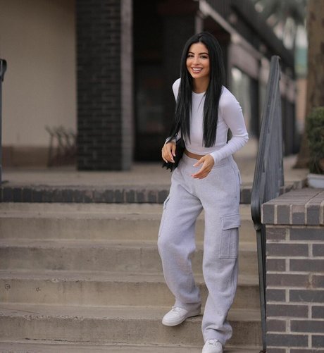 Elwa Saleh modèle chaud des photos