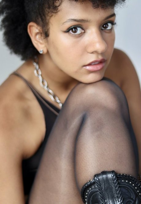 Djouliet Amara haut étoile des photos