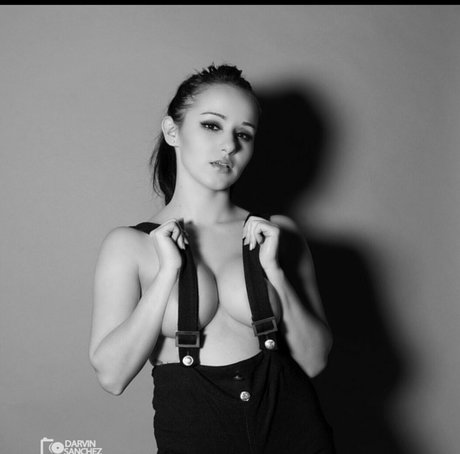 Nevalone star du porno chaude img