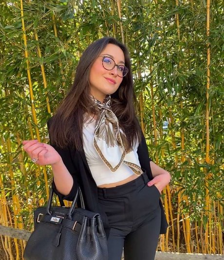 Maelyss Lpg modèle nu photos