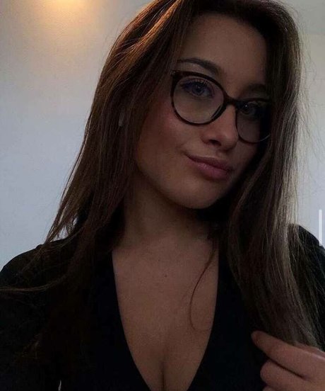 Maelyss Lpg modèle nu archive