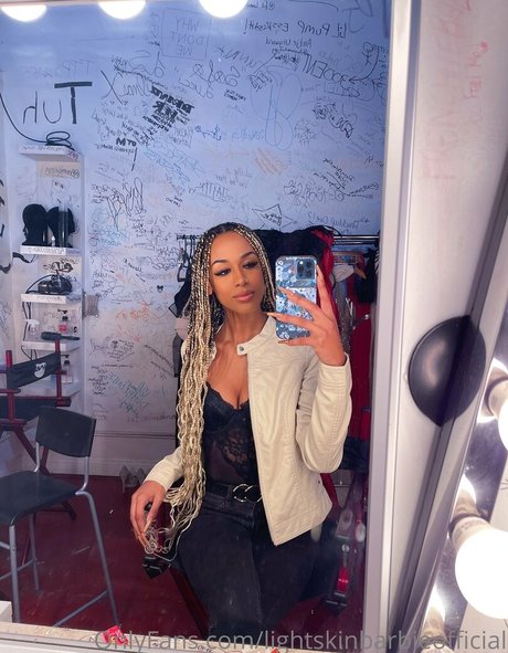 aaliyahfoxxx art modèle images