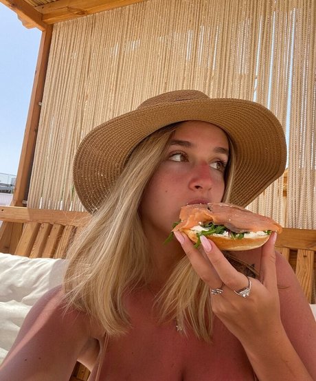 noaperetss actrice sexy img