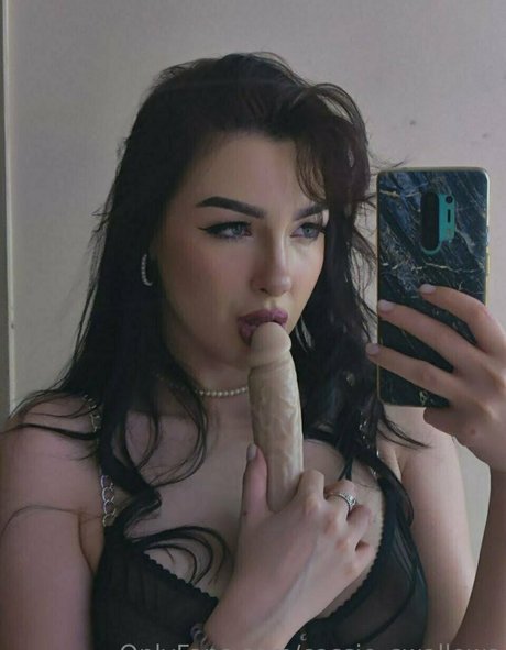 cassie swallows belle star du porno archive