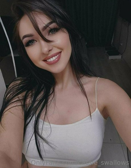 cassie swallows jolie star du porno img