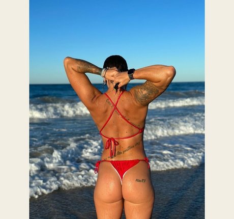 bigbootyshel étoile sexy photos