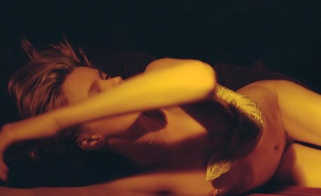 Abbey Lee Kershaw star du porno nue photo