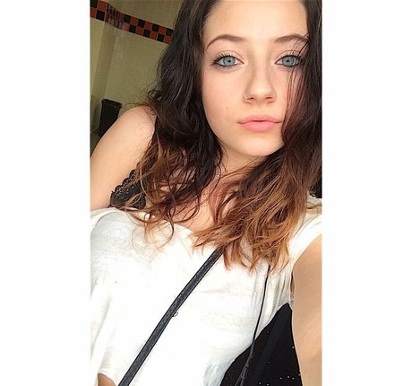 milf aux cheveux noirs onlyfans sexy nue collection