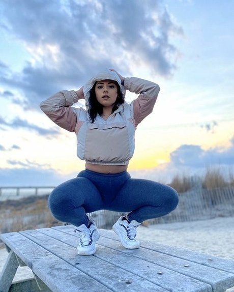 Ali Cortese étoile nue img