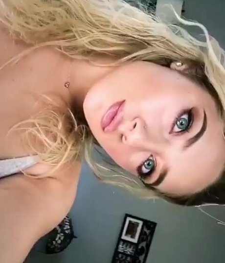 Ali Cortese modèle sympa photo