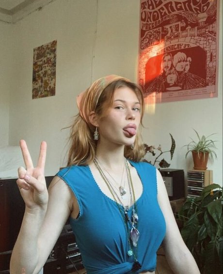 Ariane Ganz nus de stars du porno photos