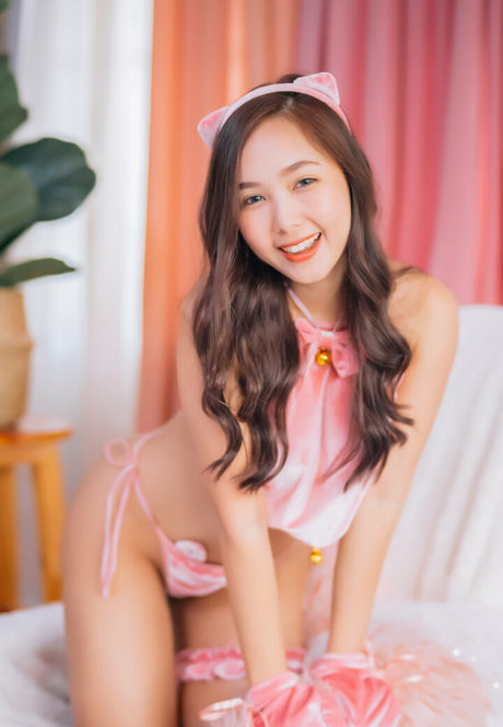 Nachpatcharawee Arjsalee actrice érotique archive