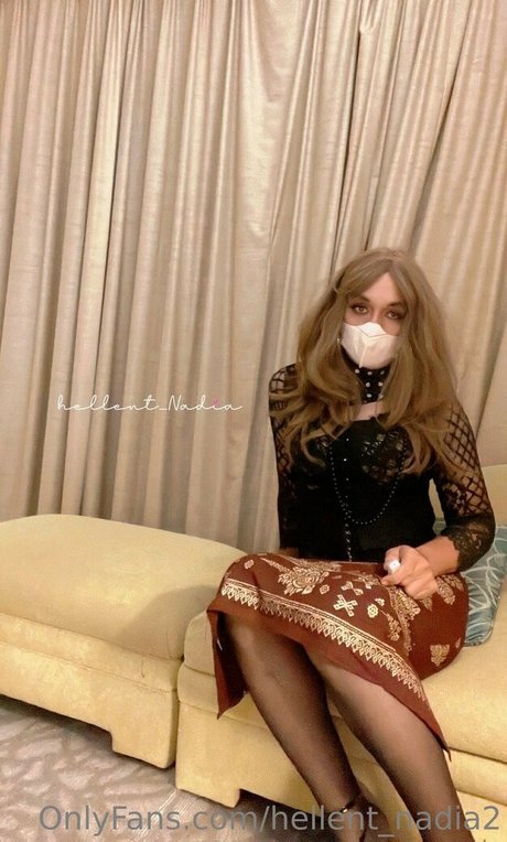 hellent nadia2 star érotique images