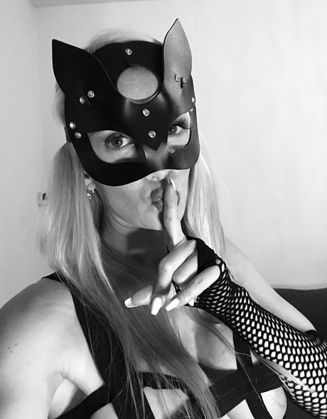 monicasaintxxx joli modèle photos