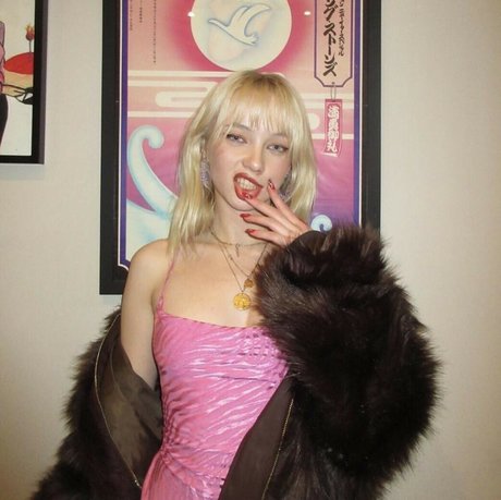 Lola Clark modèle gratuit photos